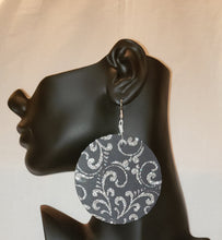 Load image into Gallery viewer, Black and Silver Paper Earrings PE102
