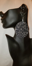 Load image into Gallery viewer, Black and Silver Paper Earrings PE102
