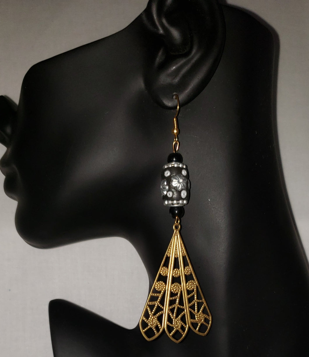 Black White and Gold Earrings BE104