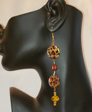 Load image into Gallery viewer, Leopard print dangle earrings BE112
